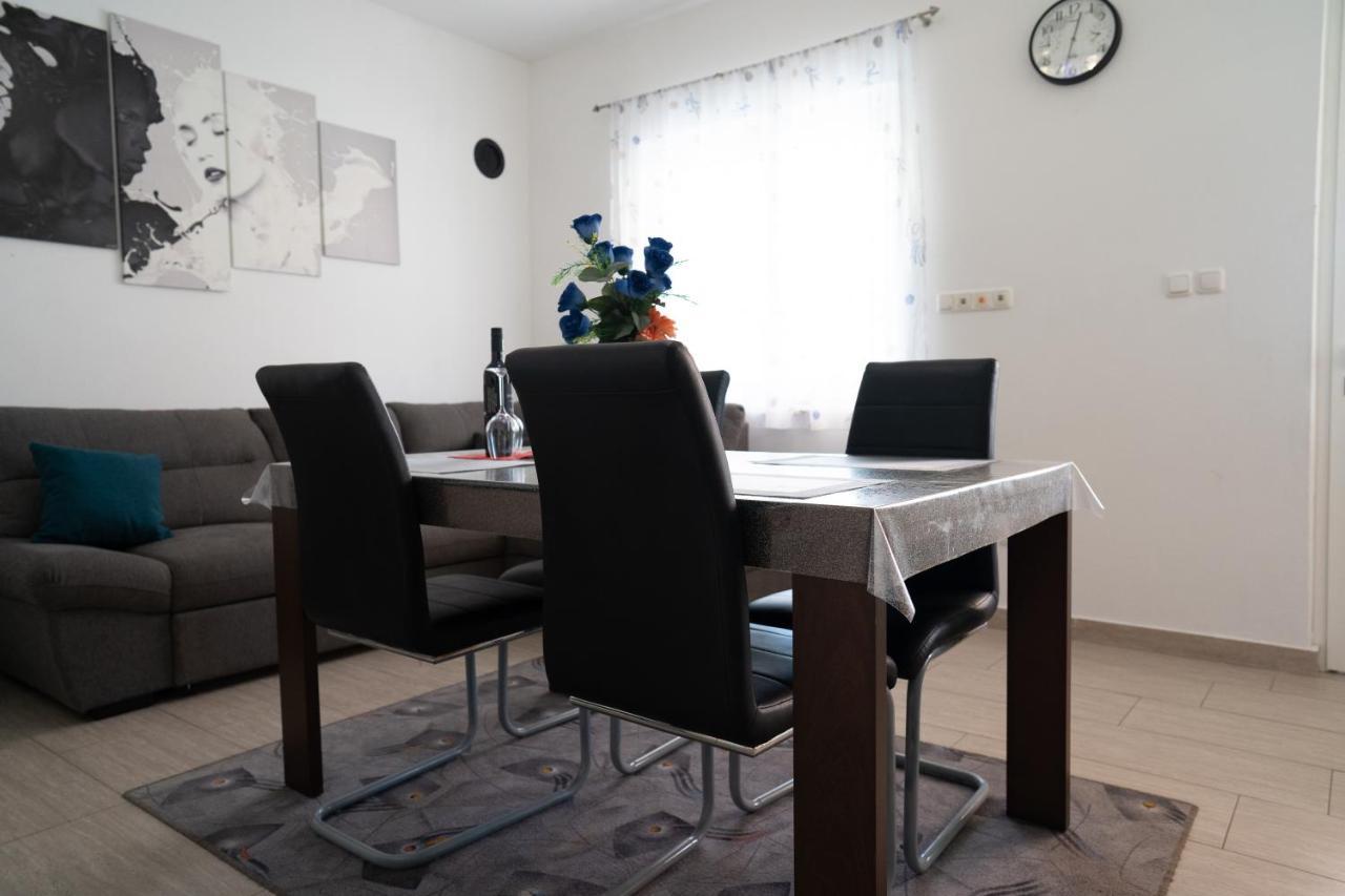 Apartment Mladen Біоград-на-Мору Екстер'єр фото