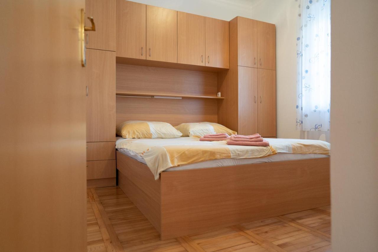 Apartment Mladen Біоград-на-Мору Екстер'єр фото