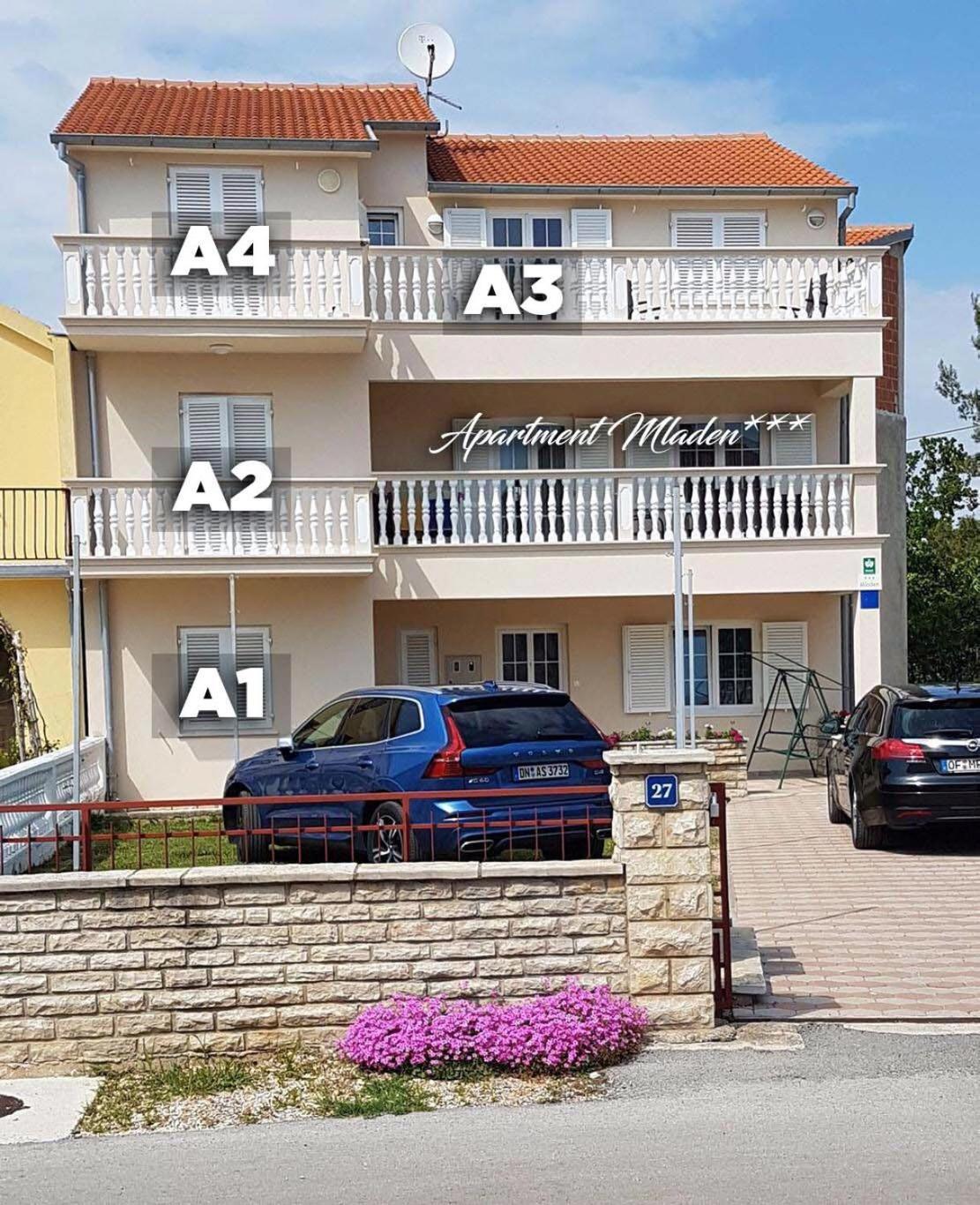 Apartment Mladen Біоград-на-Мору Екстер'єр фото